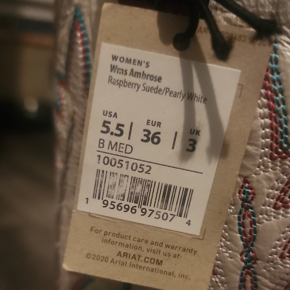 Ariat Women's Ambrose Raspbeery Suede/ Pearly White Western Boots Size 5.5 - Picture 2 of 6